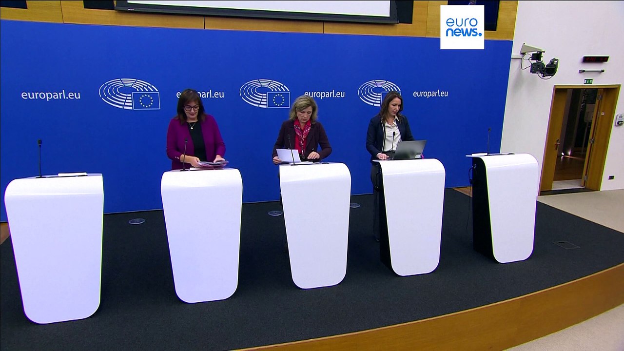 Брюссель осуждает антиевропейскую кампанию Будапешта