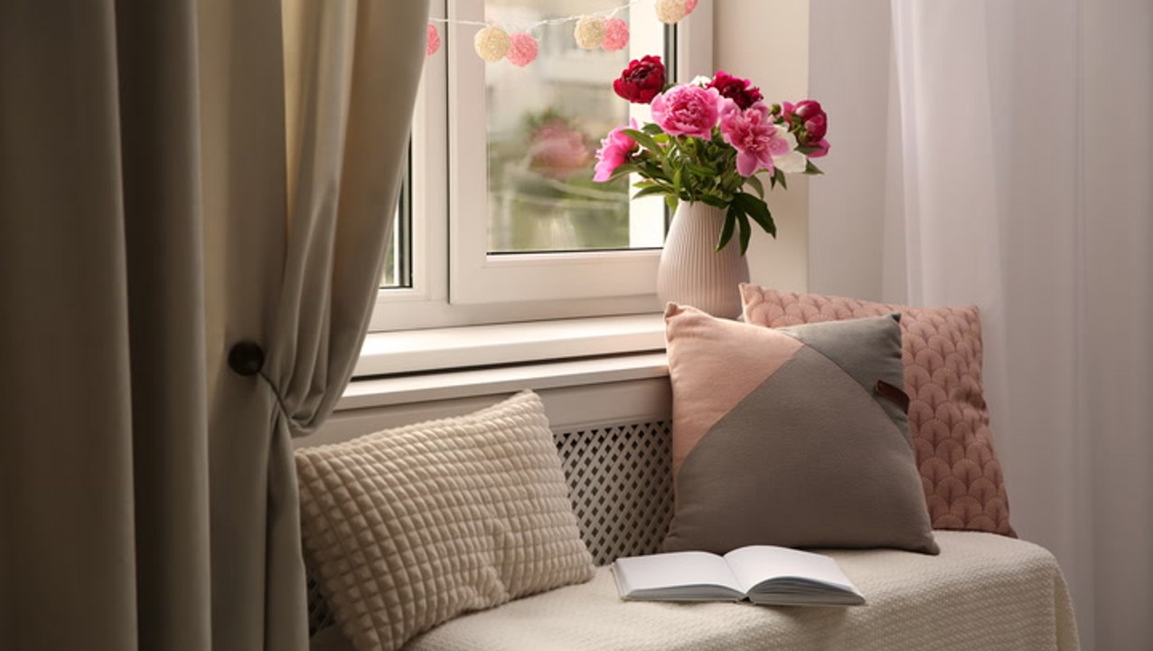 Here's How to Create a Book Nook in Your Home—No Matter the Size