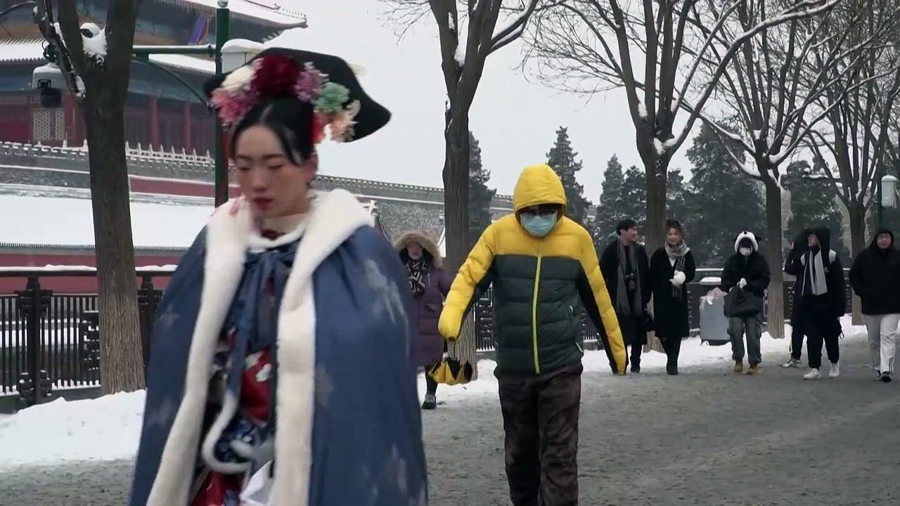 Beijing snow continues to fall with cold wave to hit