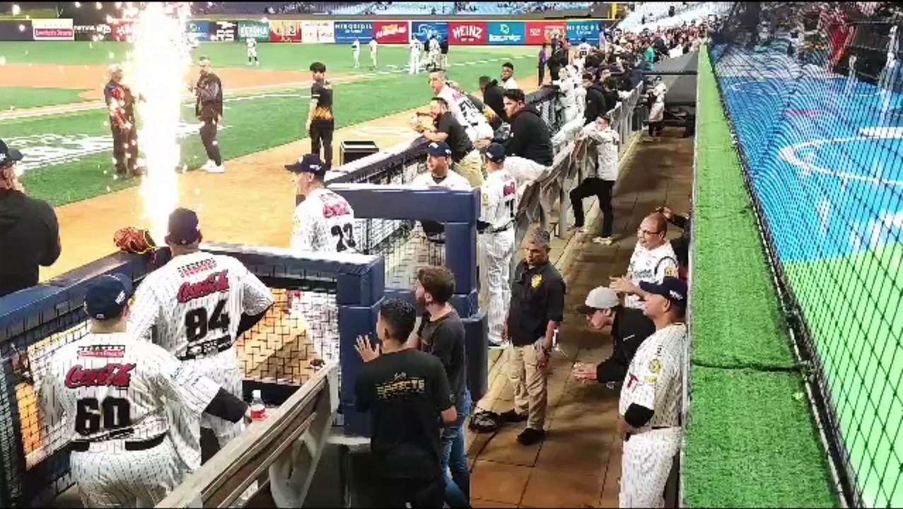 LVBP: Así recibieron a Omar Vizquel en el Estadio Monumental