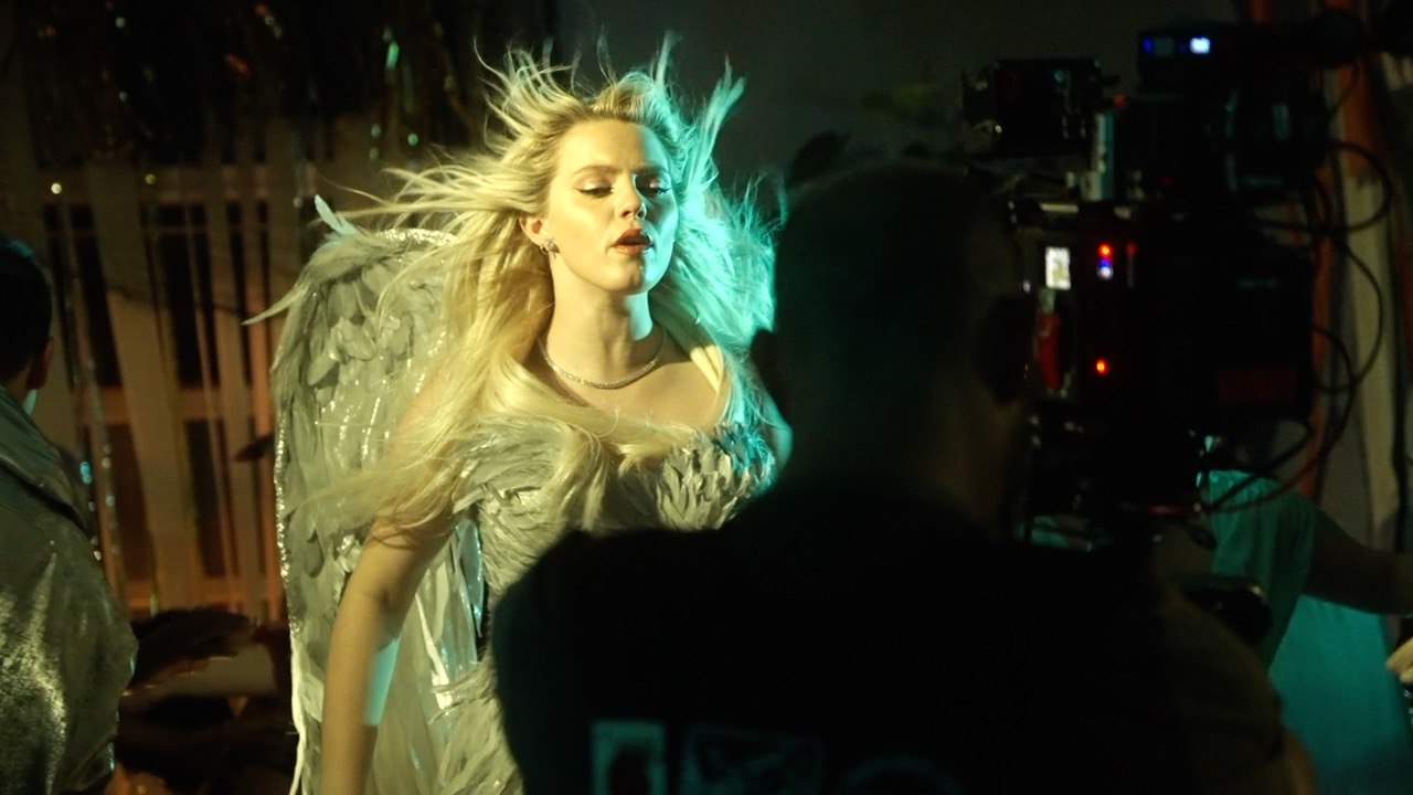 Mean Girls Cast Featurette