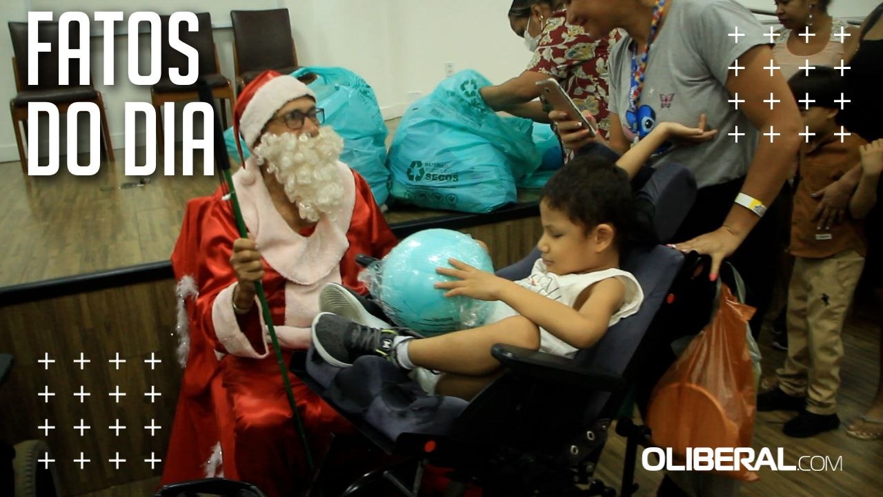 Papai e Mamãe Noel com deficiência entregam presentes para crianças em reabilitação