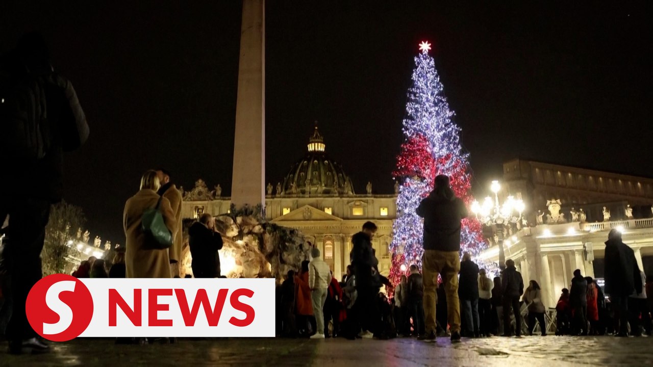 Faithful pray for world peace in light of Christmas