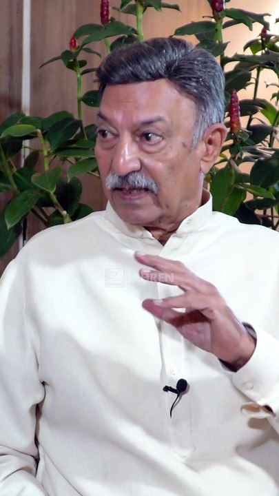 Dimple Kapadia In 'Aitbaar' Amazed Suresh Oberoi