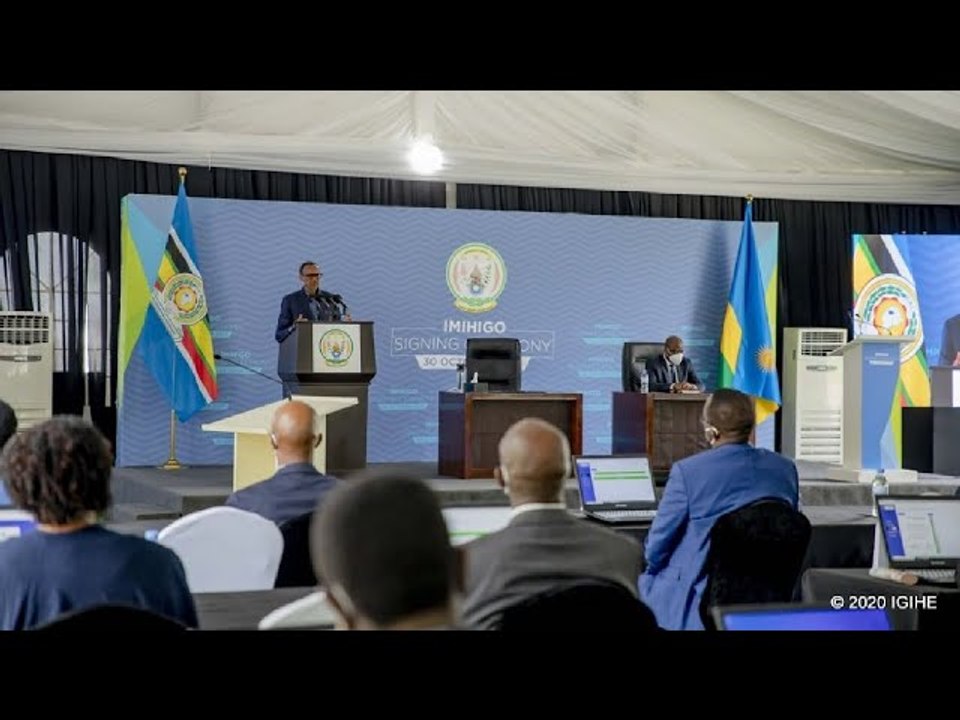 Abanyarwanda barishyuye – Perezida Kagame abwira abatanga serivisi mbi kandi bahembwa mu misoro