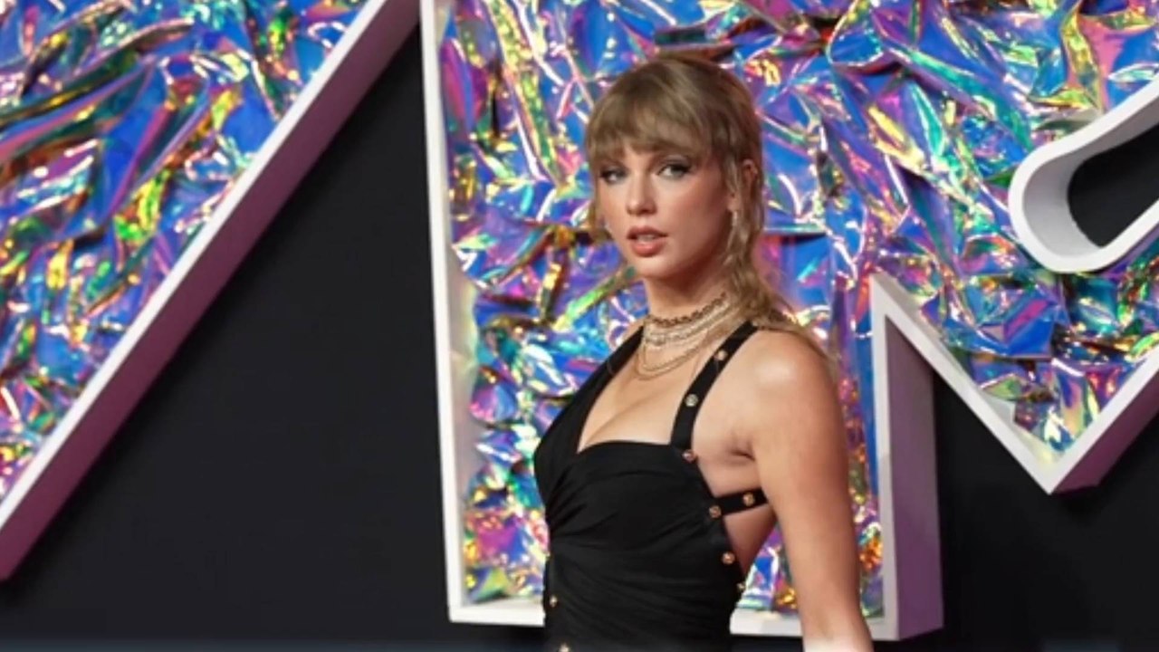 Taylor Swift Breaks Elvis Presley’s Billboard 200 Record