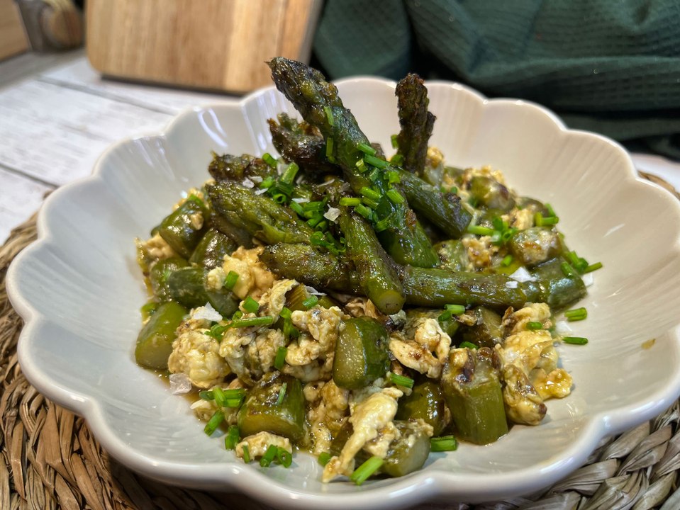 Revuelto de espárragos - Cocina Fácil