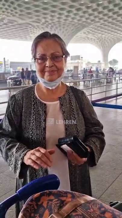 Legendary Actress Rakhee Gulzar Ji Spotted At Airport After Ages