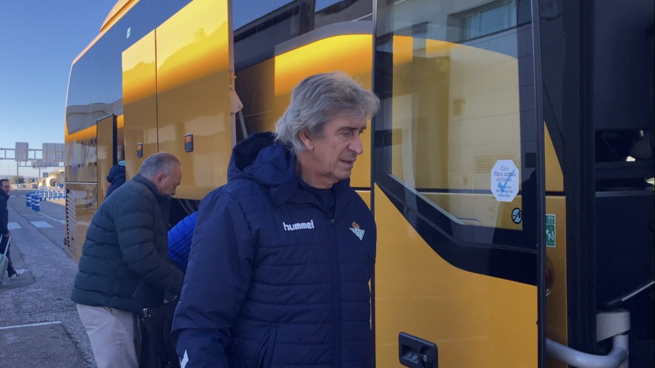 El Real Betis aterriza en Sevilla tras la eliminación copera