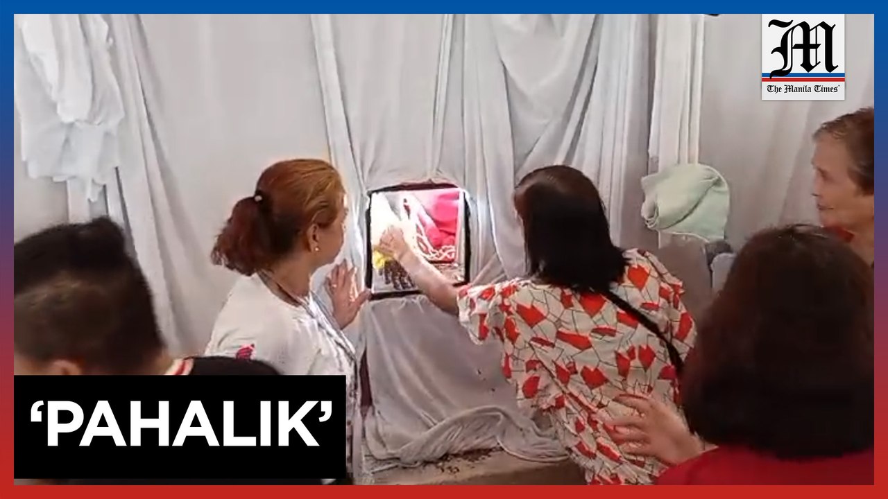 Black Nazarene Devotees Queue for ‘pahalik’