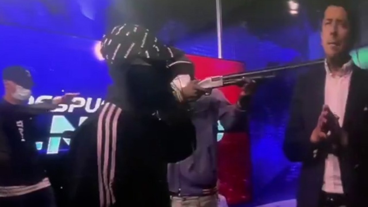 Toman canal de televisión en Ecuador