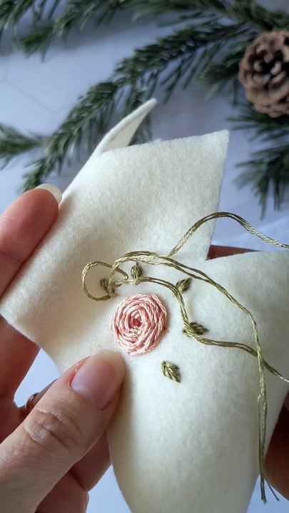 Tutoriel DIY, couronne d’anniversaire en feutrine, brodé à la main
