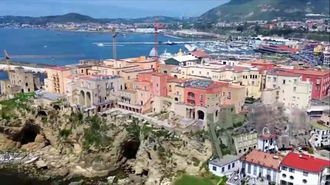 Undici misure cautelari per corruzione nel napoletano