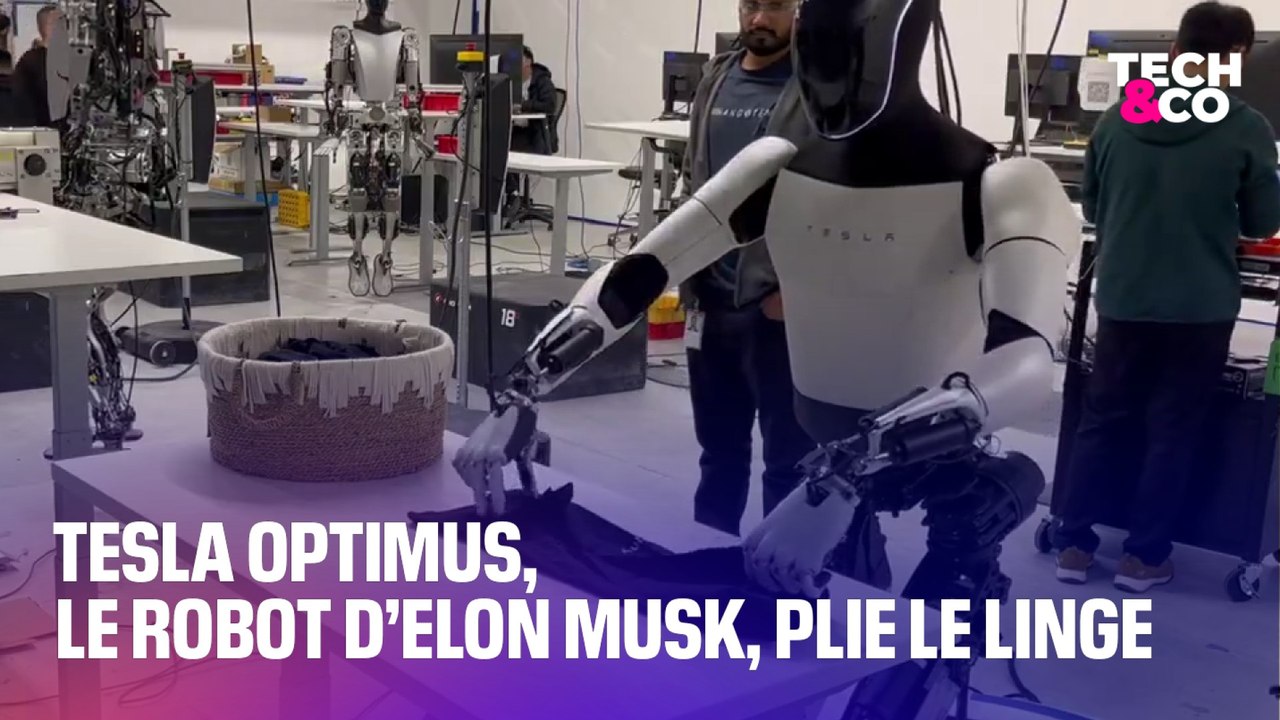 Tesla Optimus, le robot d’Elon Musk, s’essaye à plier le linge 🧺