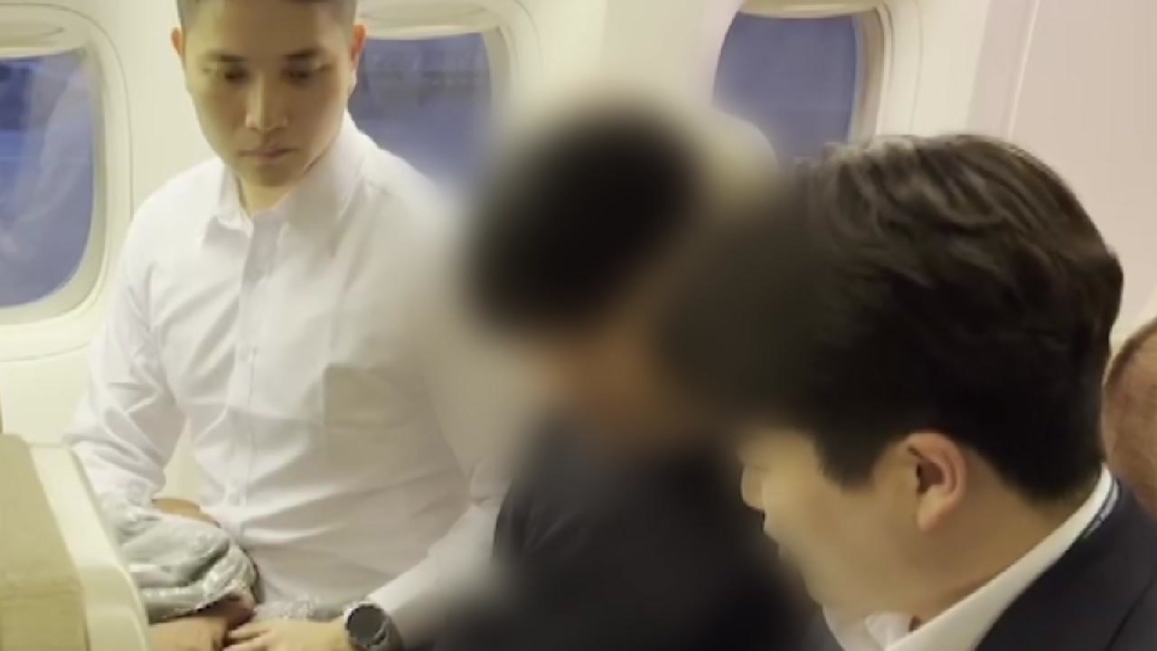 수십억 횡령 '건보 팀장' 송환...경찰, 남은 돈 추적 / YTN