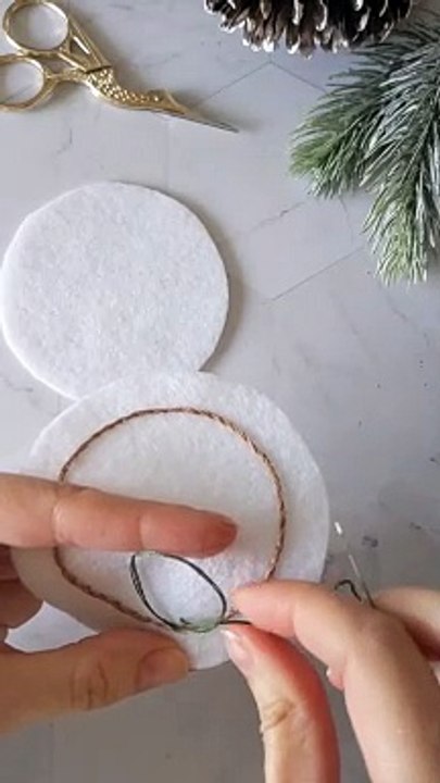 DIY tutoriel décorations en feutrine brodées à la main
