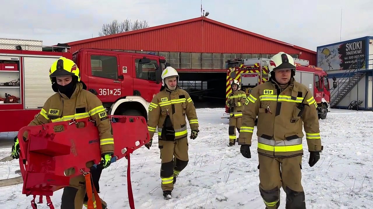 Ćwiczenia na lotnisku w Kruszynie. Symulacja porwania i zderzenia samolotów.