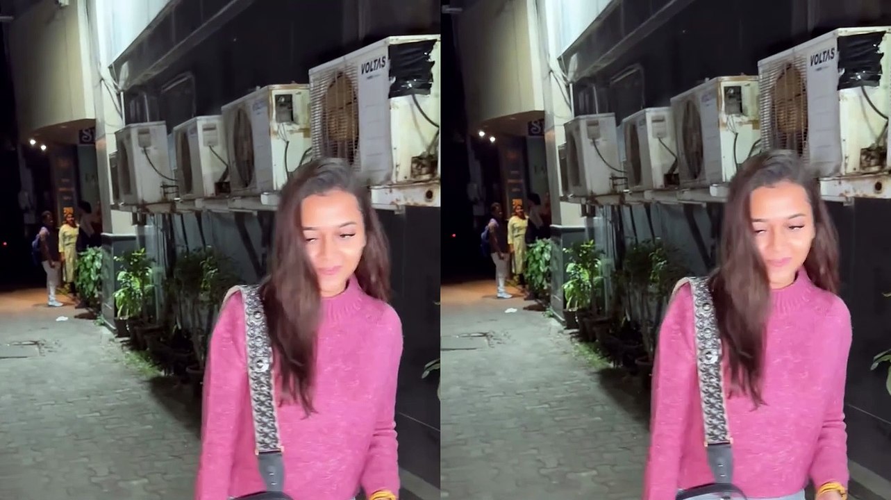 Tejasswi Prakash's swag in denims, pink sweatshirt, looks beautiful in no makeup look