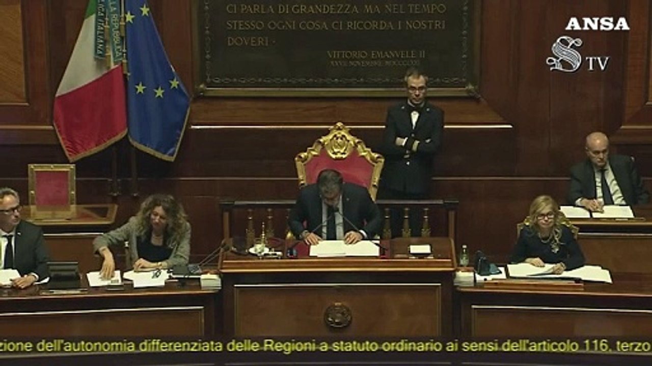 Autonomia, opposizione intona Inno di Mameli durante la votazione in Senato