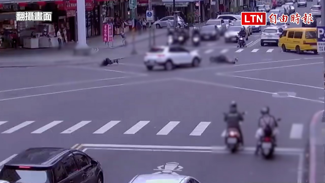 休旅車左轉與直行機車對撞 騎士噴飛5公尺重傷(翻攝畫面)