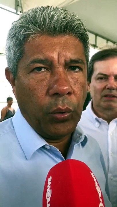 Jerônimo Rodrigues sobre operação que mirou Carlos Bolsonaro: “Ele que se resolva com a Justiça”