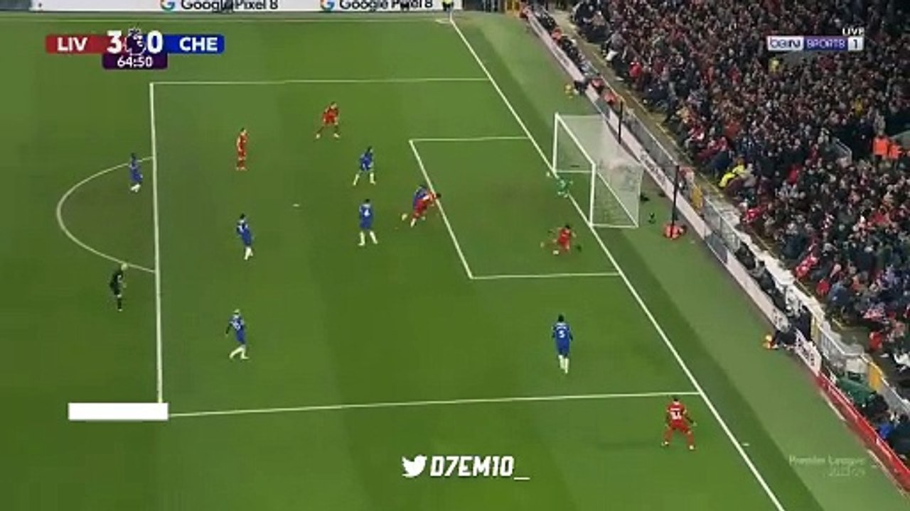 Szoboszlai Dominik fejjel mattolta a Chelsea védelmét.