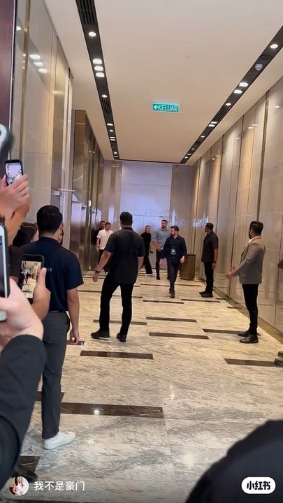 与万人迷亲密接触 小男生是幸运儿