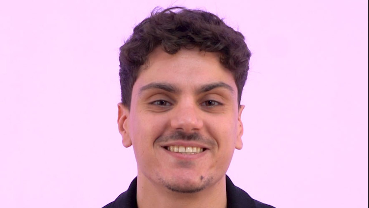 Logfive : "J'adore imiter la daronne divorcée célibataire"