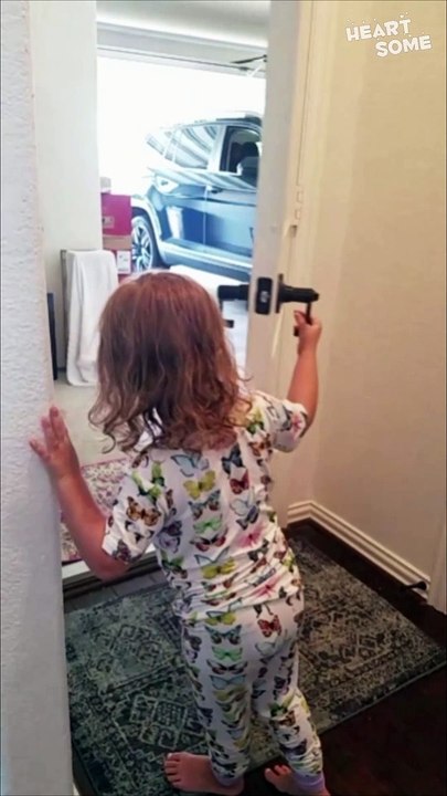 Little Girl Meets Newborn Twin Sisters! || Heartsome 