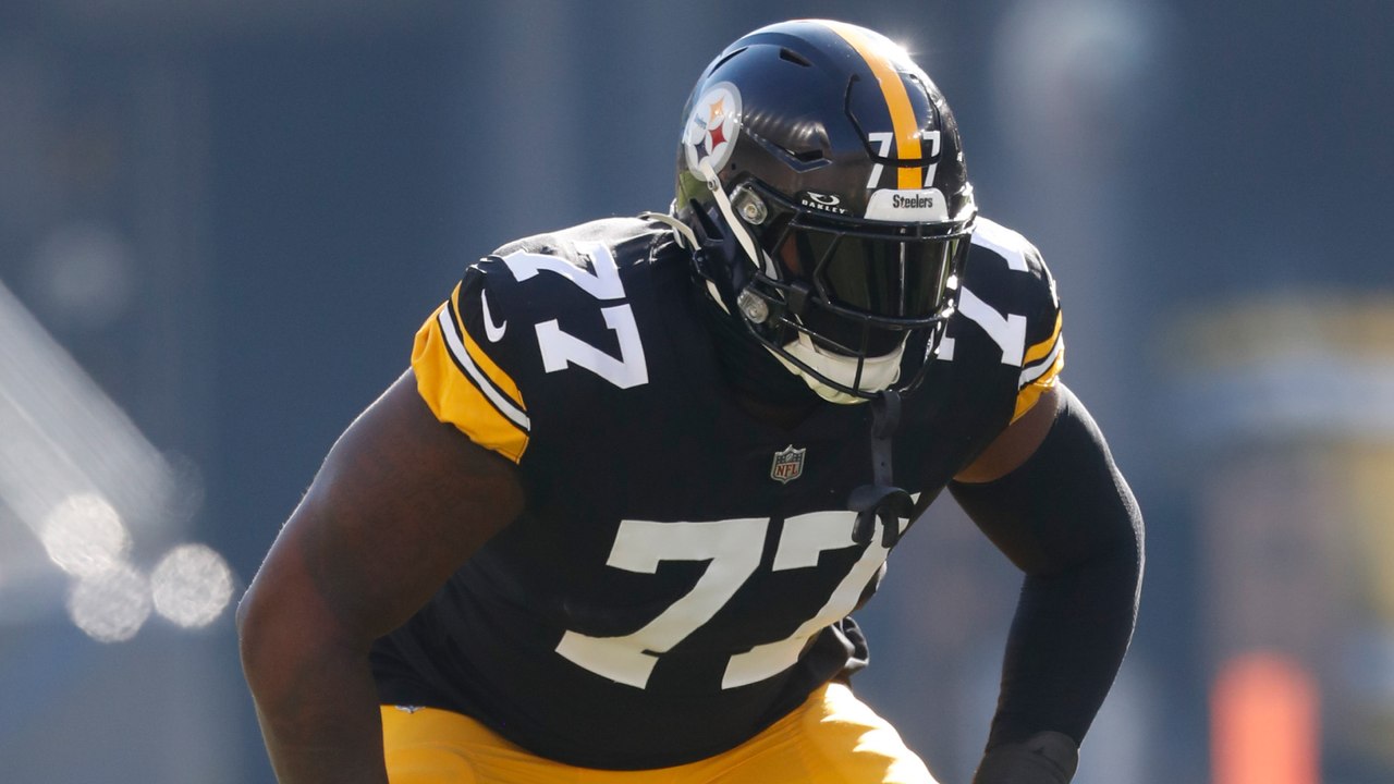 Cam Heyward Says Broderick Jones is a Future Leader