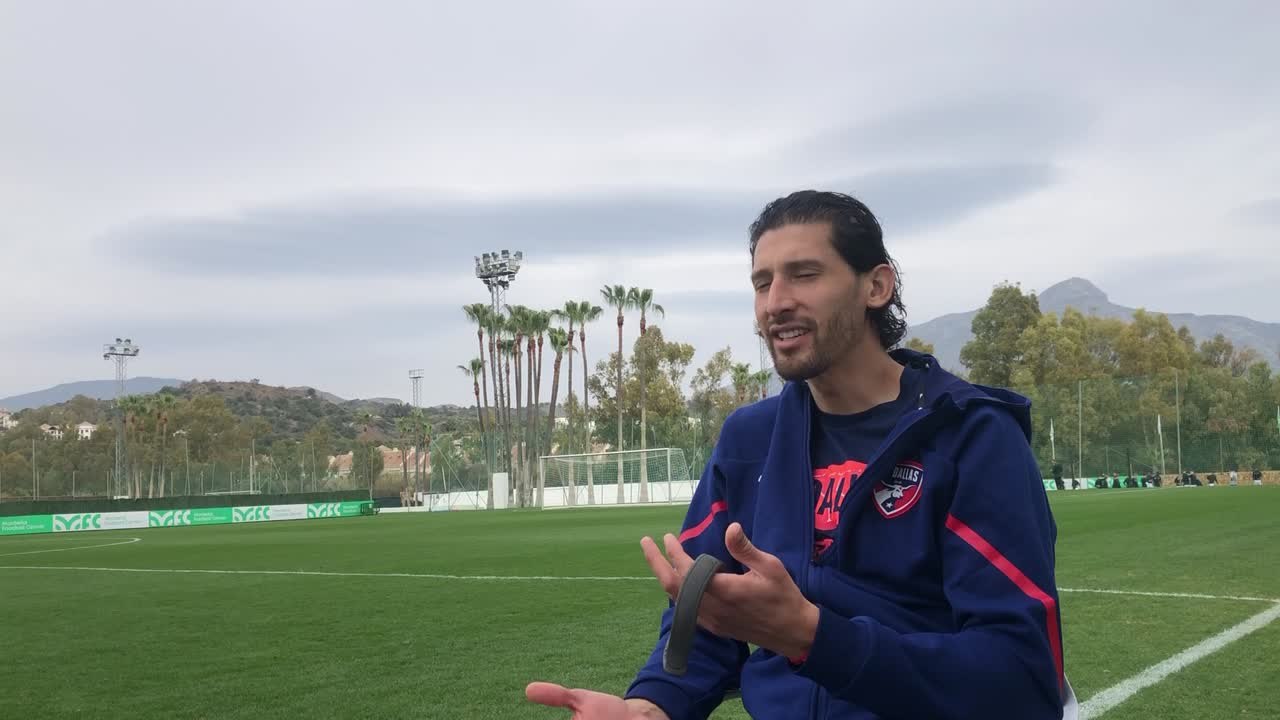 What do athletes and NFL players wear around their neck? Q Collar explained