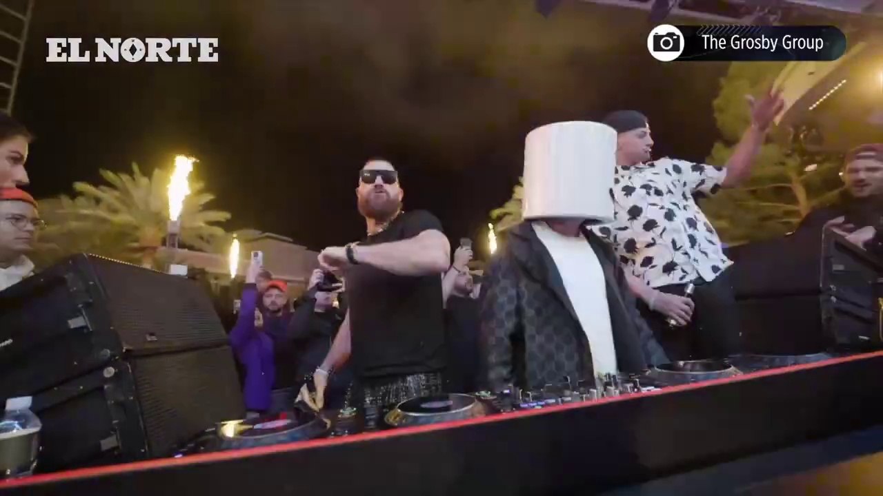 Taylor y Travis celebran la victoria del Super Bowl