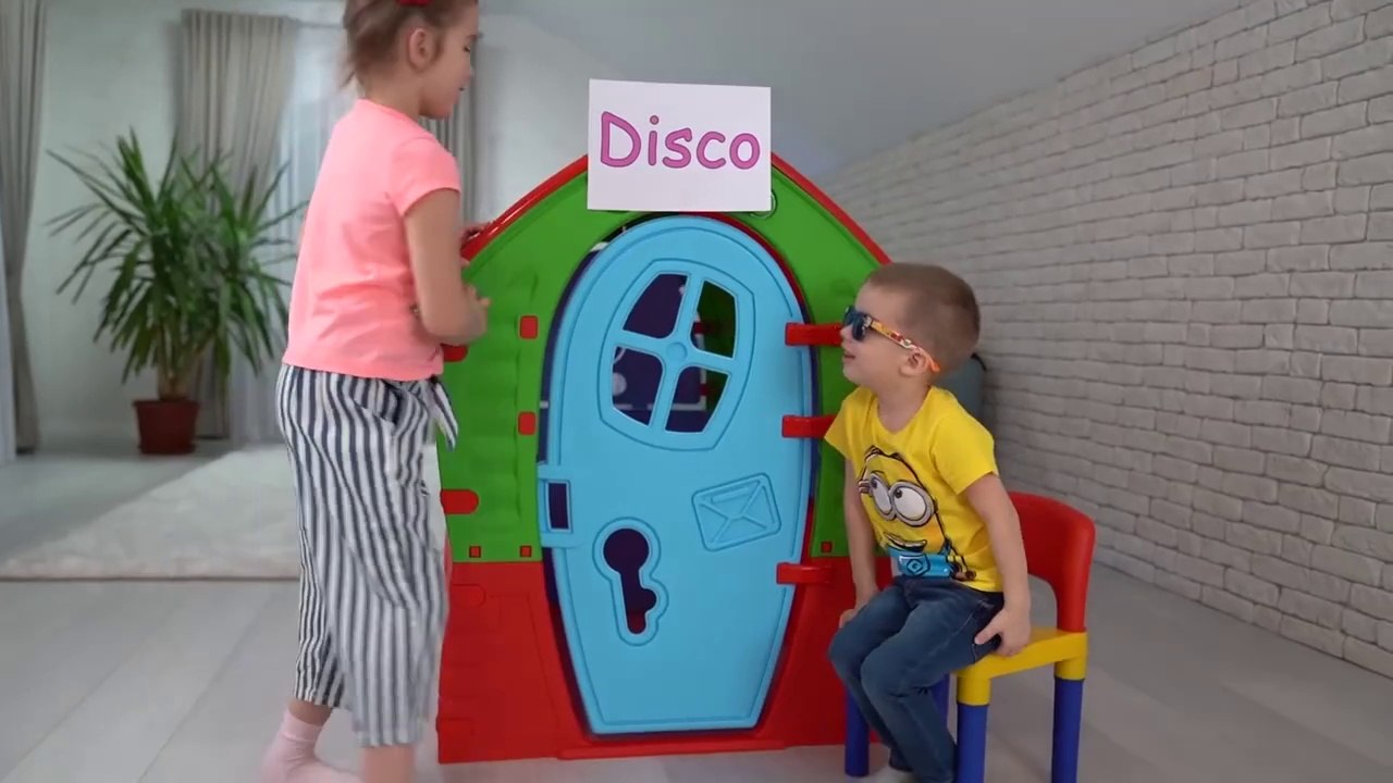 Melissa and Arthur are going to the Disco party