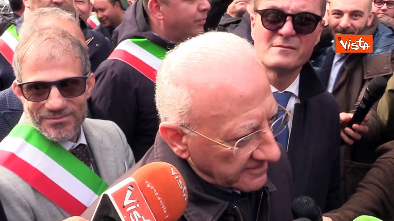 De Luca: "Basta con la narrazione del Nord virtuoso e del Sud miserabile"