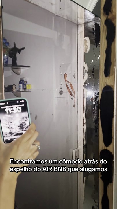 Turistas descobrem sala secreta assustadora atrás de espelho em Airbnb de SC