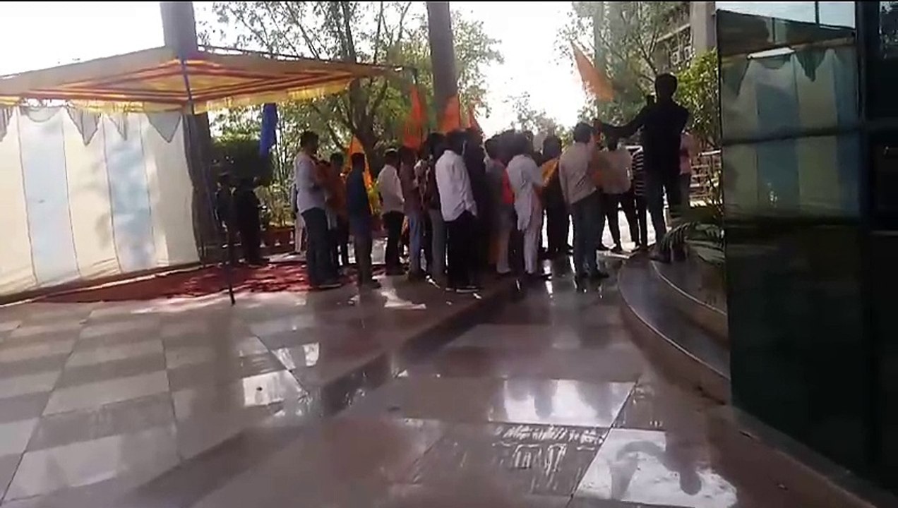 आरजीपीवी में करोड़ों के घोटाले के विरोध में अभाविप ने किया हंगामा