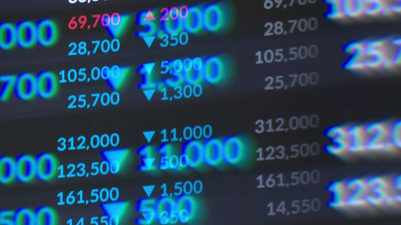 코스피, '기업 밸류업' 발표에 하락세...기관·외국인 팔자 / YTN