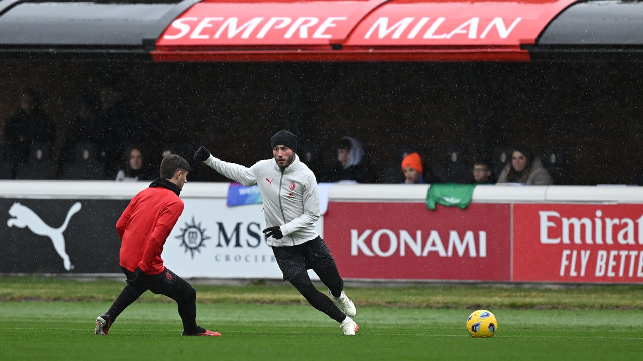 Allenamento piovoso a Milanello