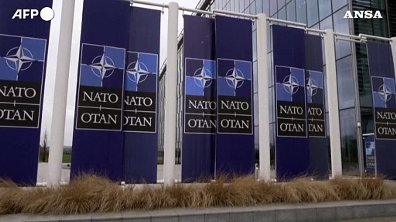 Nato, asta vuota pronta per la bandiera svedese