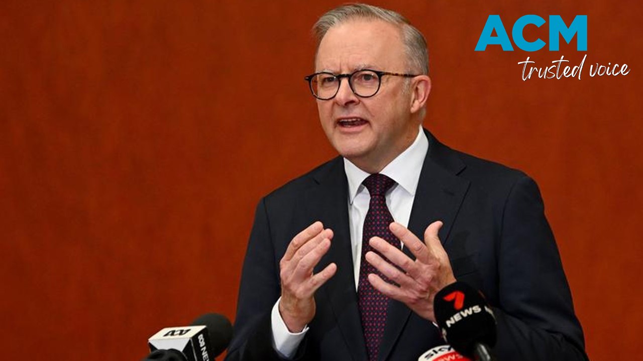 PM Anthony Albanese tours Victoria's State Control Centre