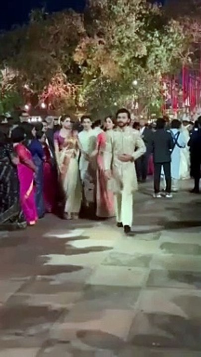 बॉयफ्रेंड के साथ श्रीदेवी की बेटियां