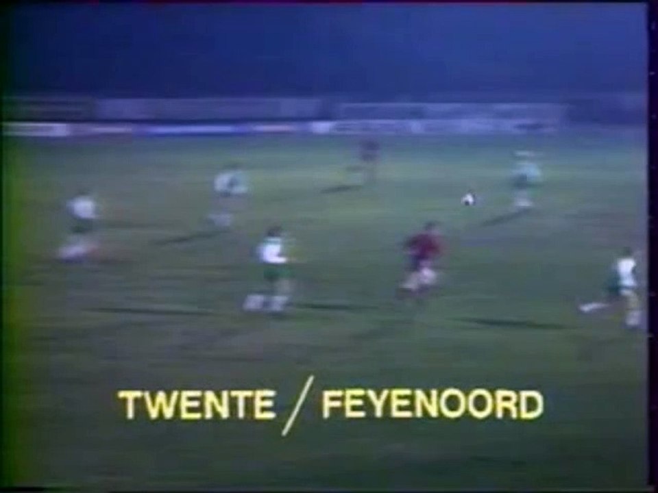 TWENTE  - FEYENOORD  -  1977 - SAISON  1976/1977 -