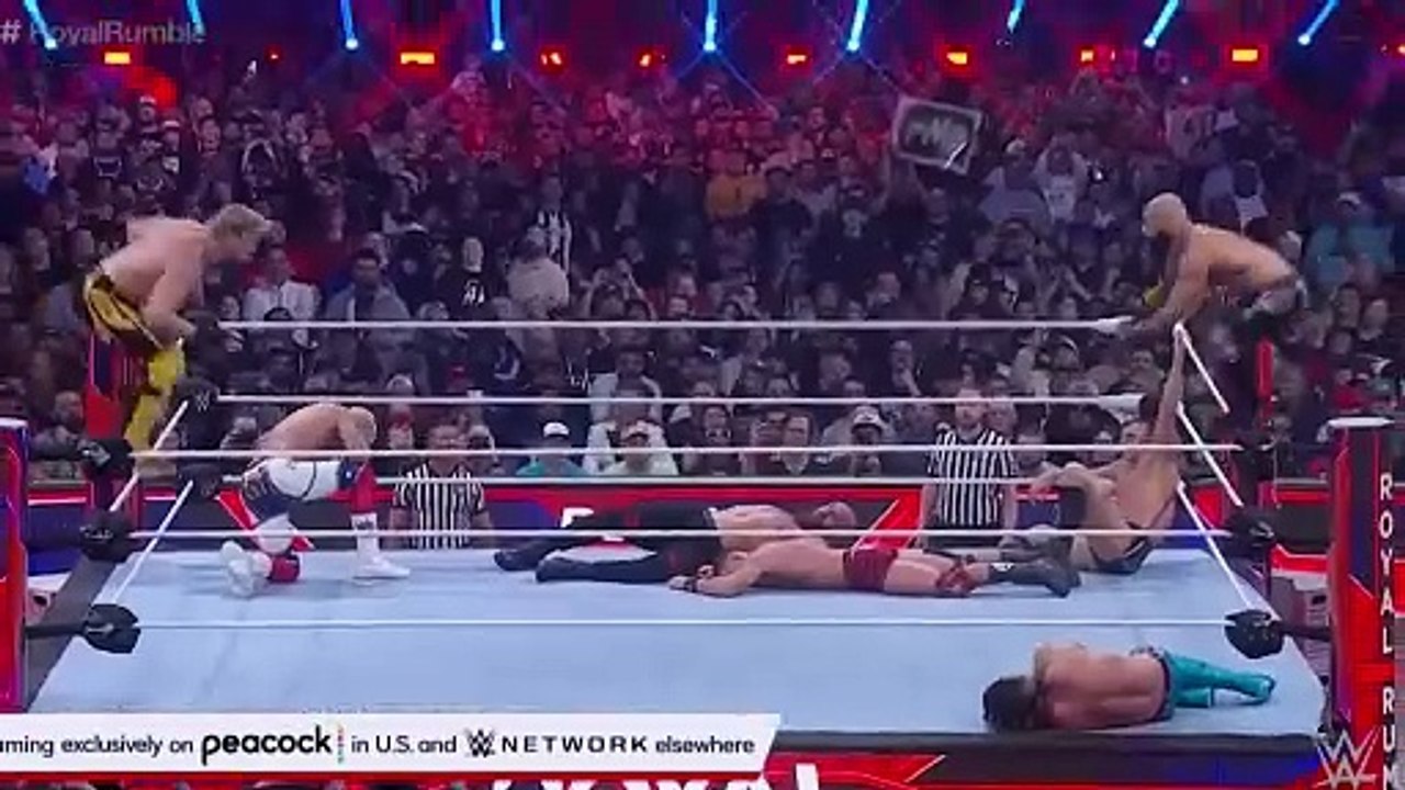 Joe Rogan reacts to Mike Tyson vs Jake Paul FIGHT