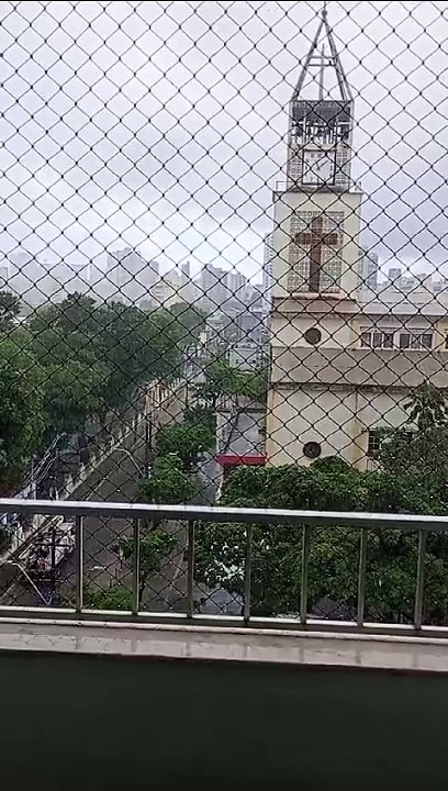 Chuva no centro de Fortaleza neste domingo, 10