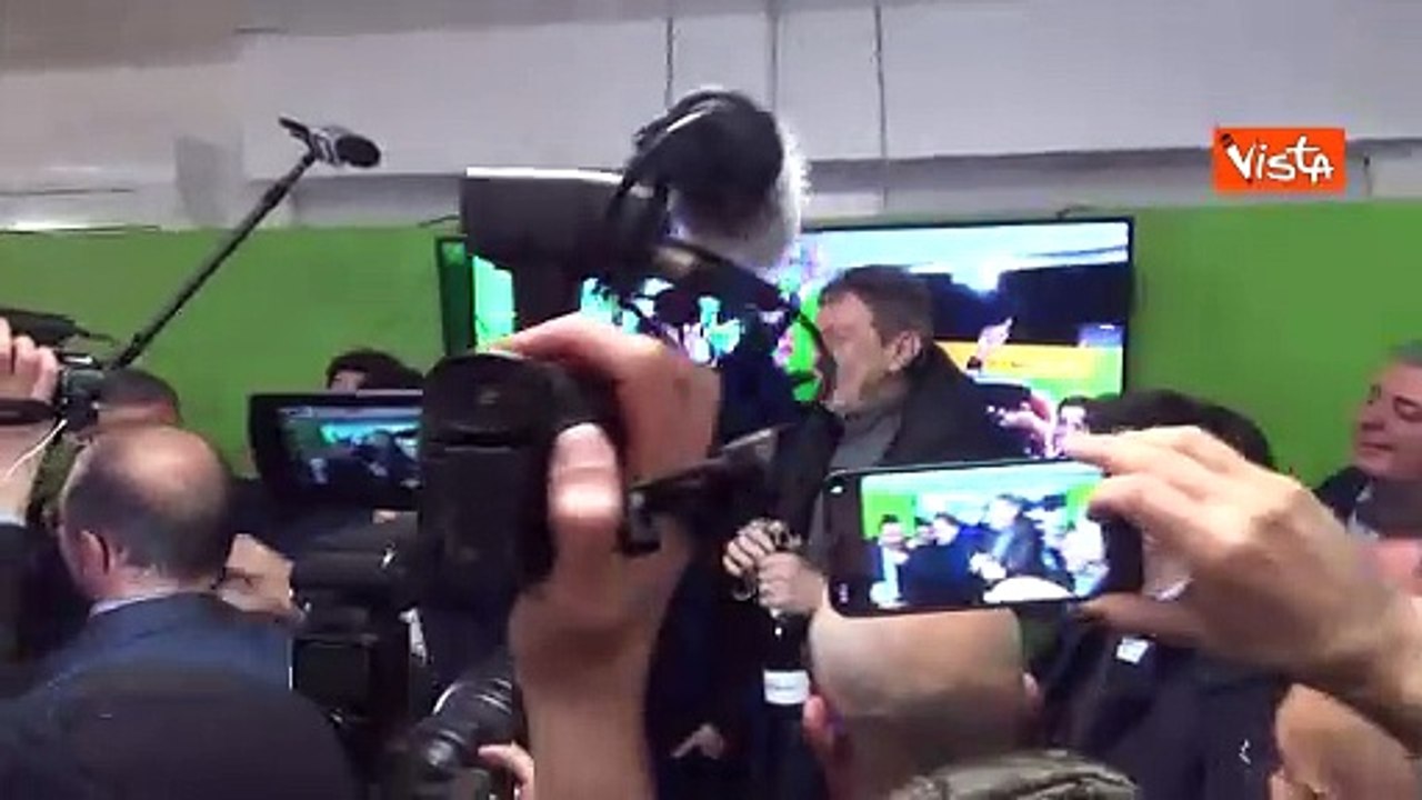 Regionali Abruzzo, vince Marsilio. Il Presidente riconfermato innaffia i sostenitori con lo spumante