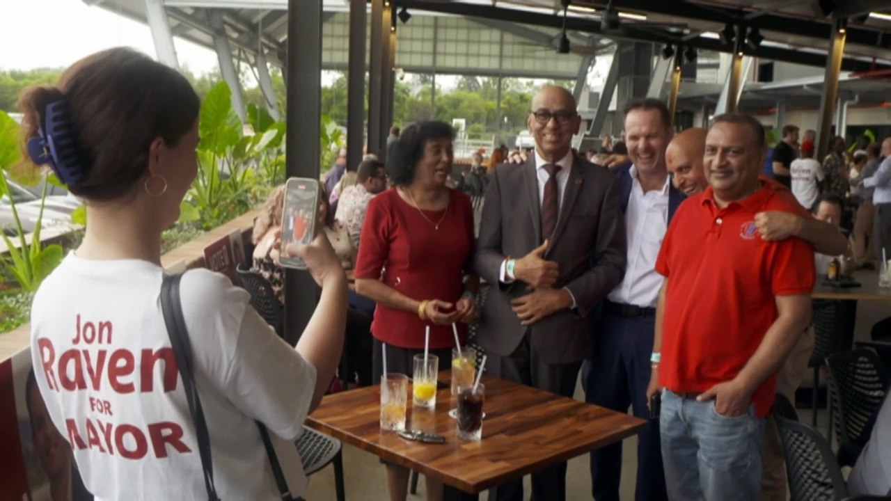 Outgoing mayor calls for an overhaul of political donations laws