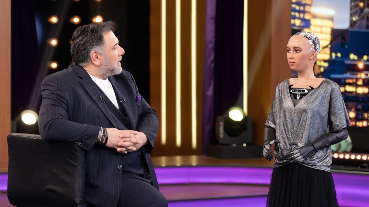 THE 2NIGHT SHOW - SOPHIA, THE ROBOT