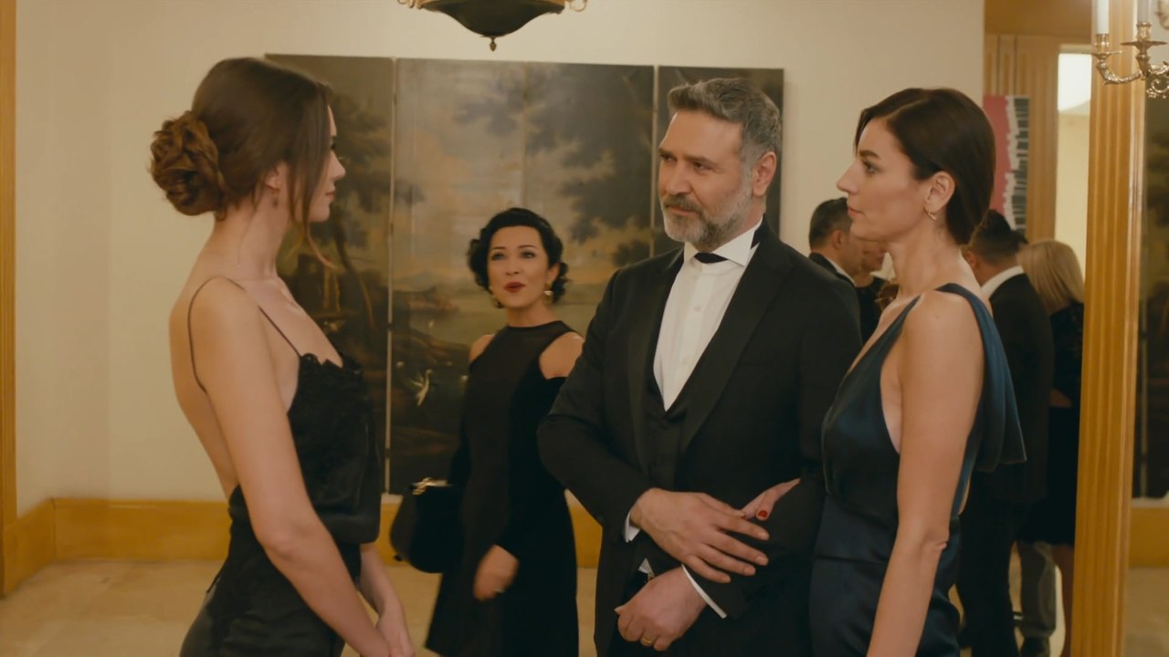 En El Corazón De La Ciudad Capitulo 17 (Audio Español) - Bu Şehir Arkandan Gelecek