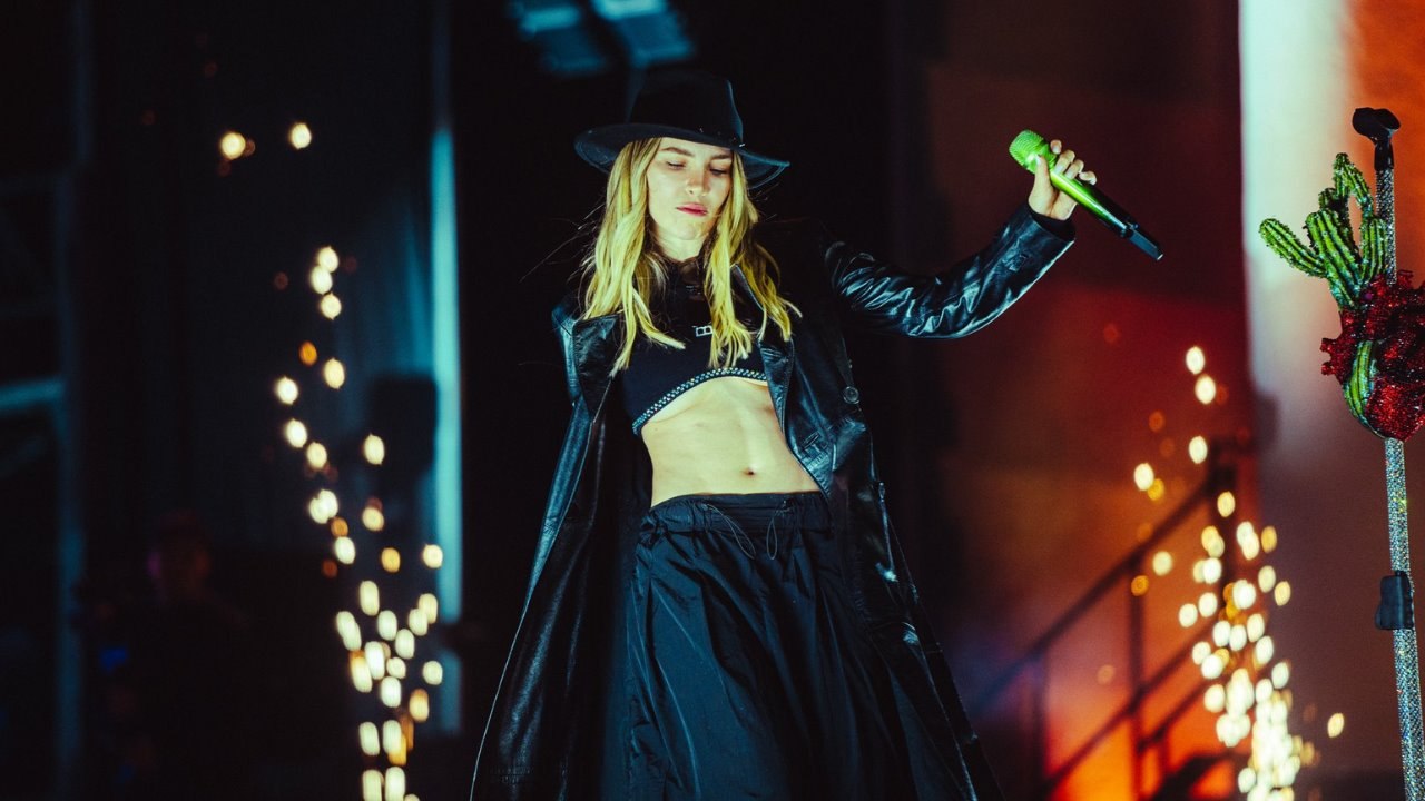 Belinda sorprende con versión tumbada de 'El Baile del Sapito'