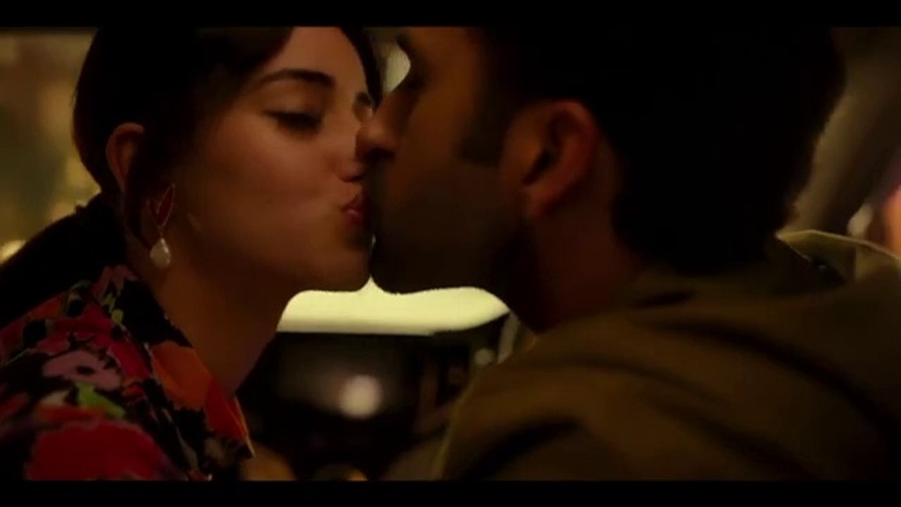 Call-Me-Bae-Kissing-Scene-Ananya-Pandey